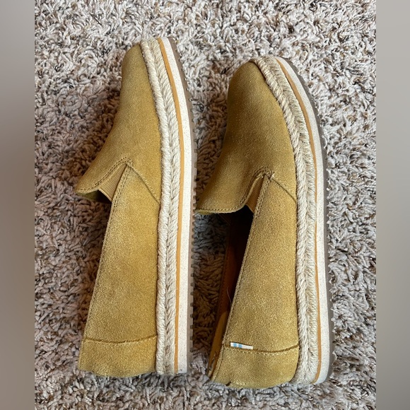 Yellow Suede Tom’s Palma Espadrille in great condition - Picture 2 of 11